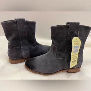 New! TOMS Women Laurel Burnished Suede Boot!  Size 5